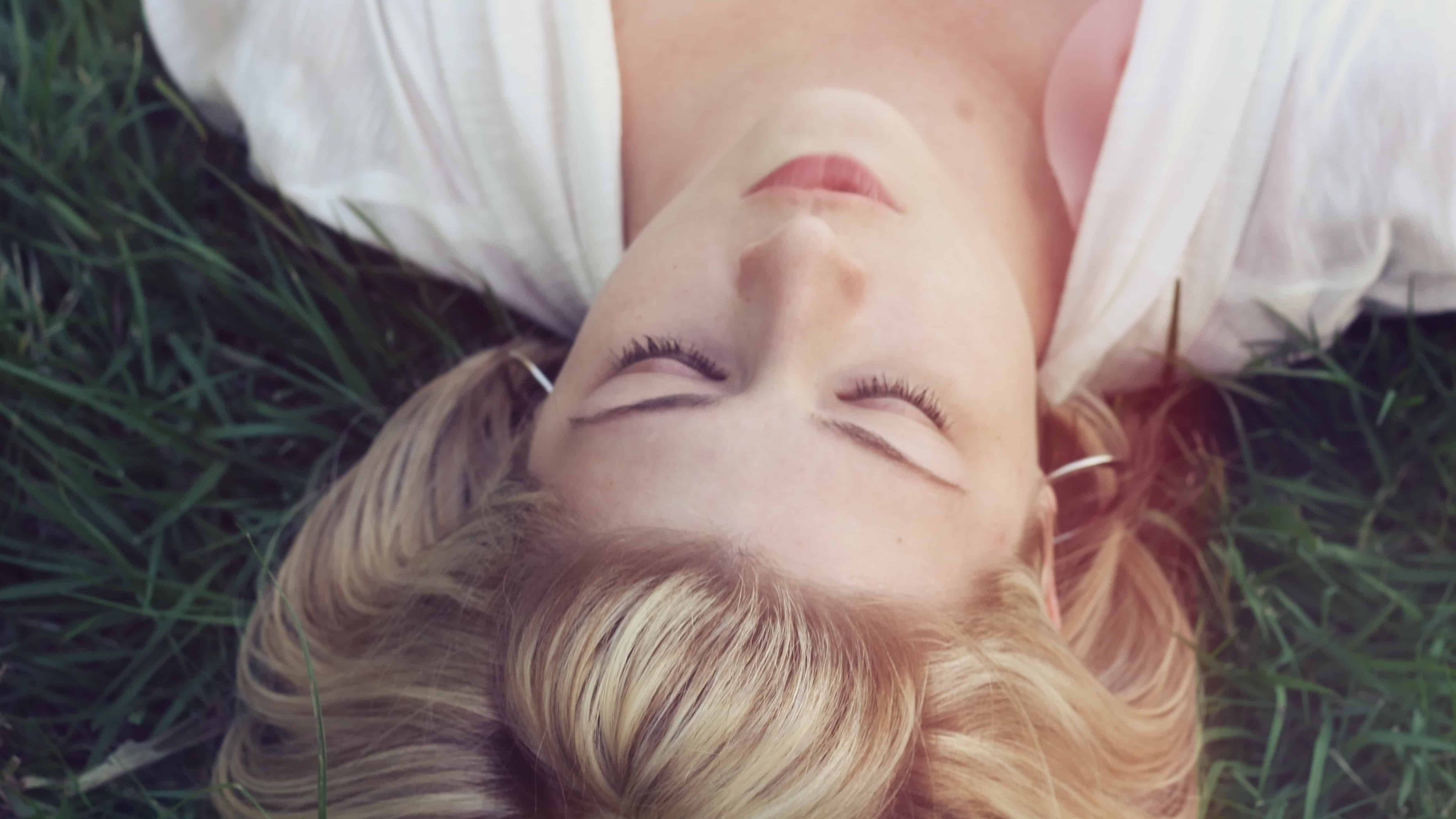 Is hypnosis safe? Find out if hypnosis is safe for you! Awaecnan